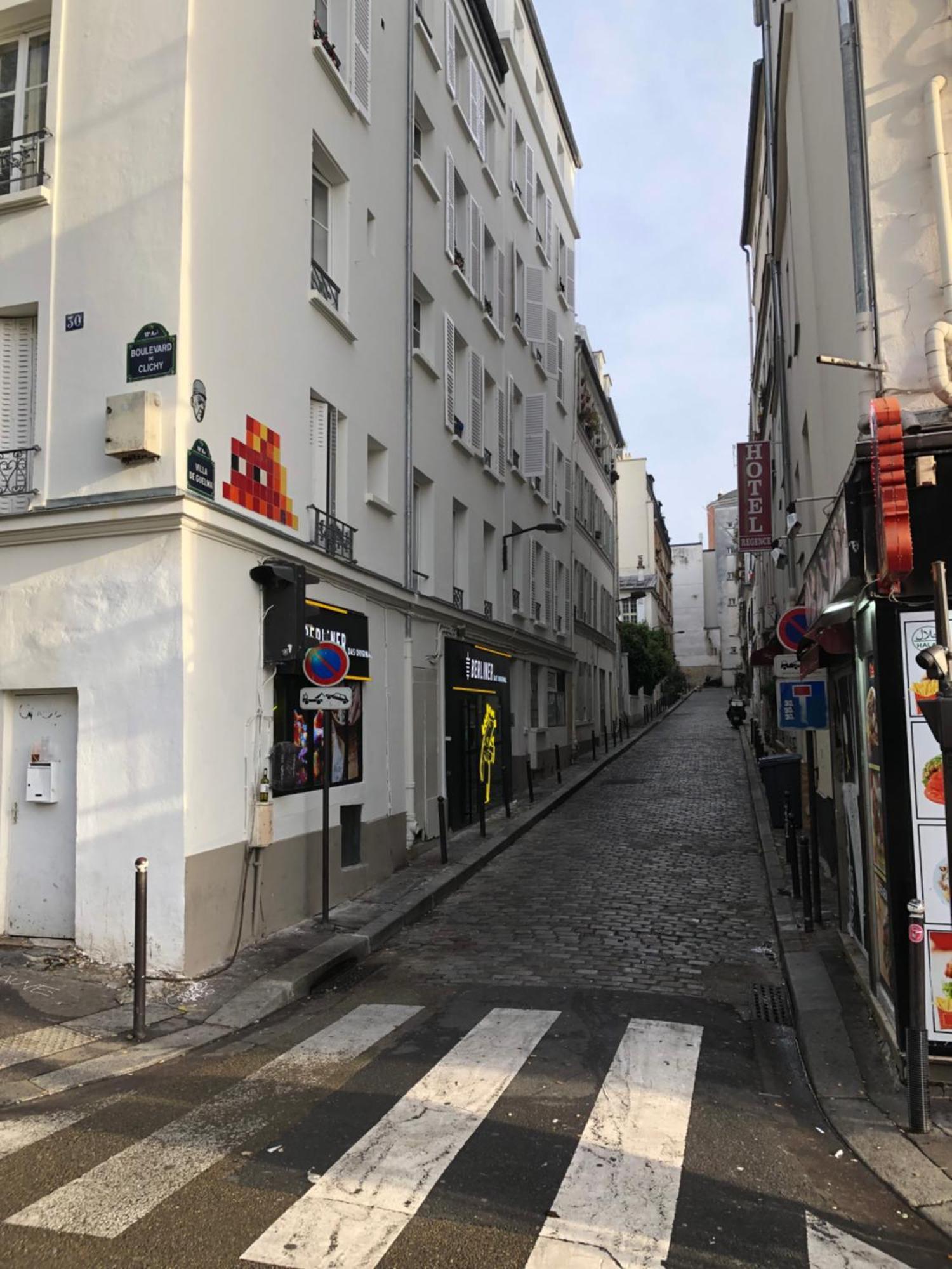 Pigalle De 25 M2 - 2 Lits Simples Type Gigogne Pour 2 Personnes - Coeur Touristique De - 2 Minutes De La Station Metro Pigalle ,petit Train Vers La Butte Montmartre-cabarets Moulin Rouge,chez Michou-restaurants Bouillon Pigalle,berliner Apartment *